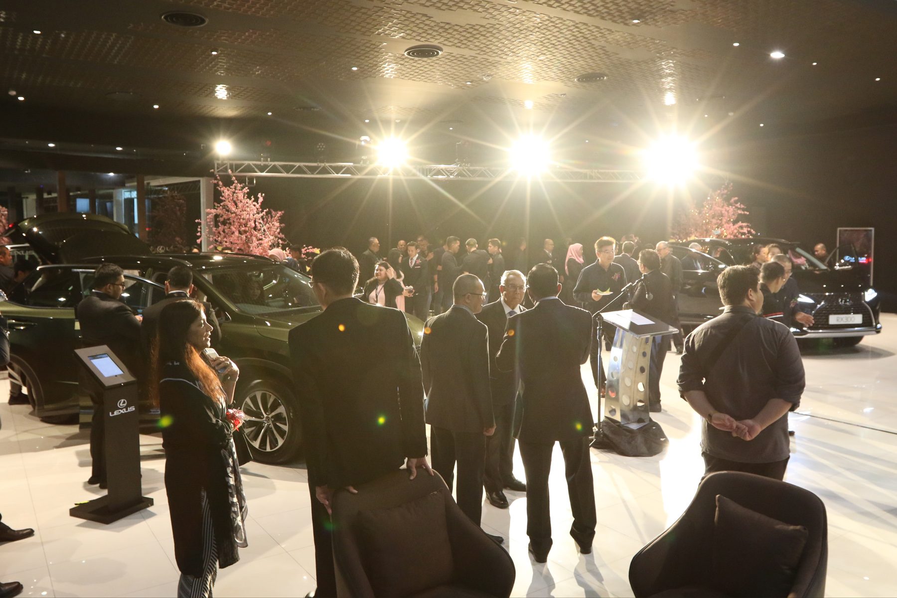 Lexus RX 2020 blends luxury and performance - The Scoop