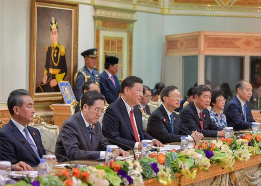 Chinese President Xi Jinping attends a meeting with Brunei's sultan at Istana Nurul Iman. Photo: Infofoto