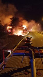 The Fire and Rescue Department urged motorists to reduce their speed when driving on roads affected by forest fires, as smoke can result in low visibility and lead to accidents. Photo: Courtesy of Fire and Rescue Department