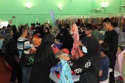 More than 200 volunteers are involved with the logistics to ensure that the Raya Donation Drive runs smoothly. Photo: Rasidah Hj Abu Bakar/The Scoop